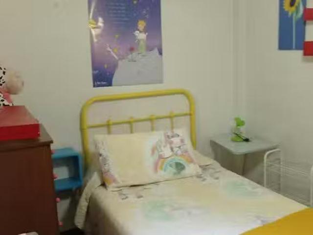 Habitación en Calle Sagrada Familia