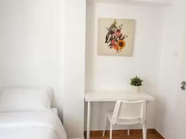 Habitación en Calle San Vicente de Paúl, Barrio León