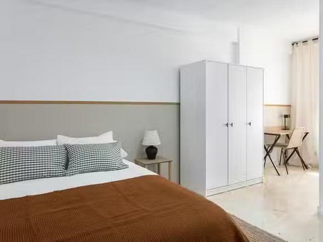 Habitación en Calle San Juan Bosco, Ensanche Diputación