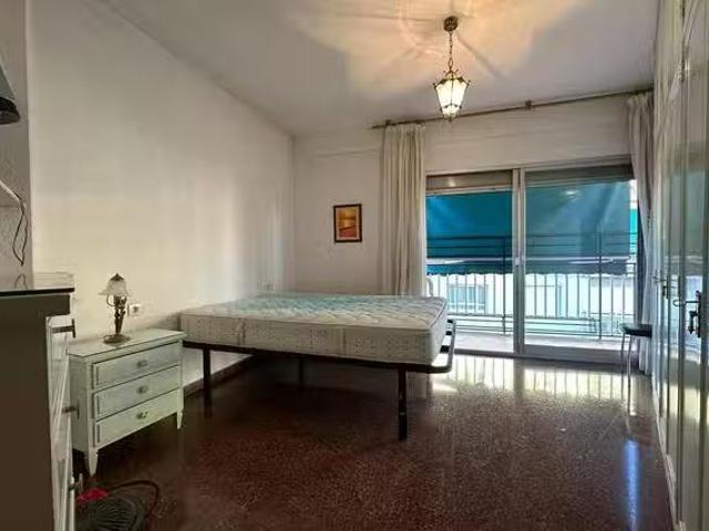 Habitación en Calle San Juan de Dios, Centro Sagrario