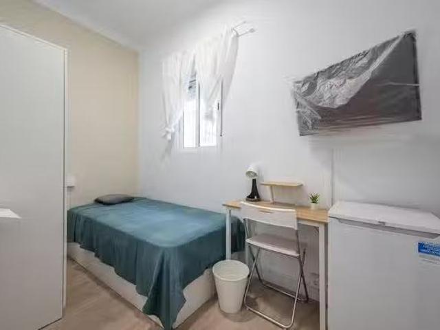 Habitación en Calle Santa Áurea, Latina