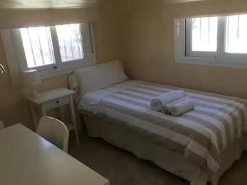 Habitación en Calle Santa Elena