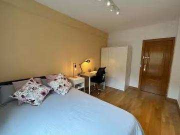 Calle de Thader, Plaza de Carabanchel