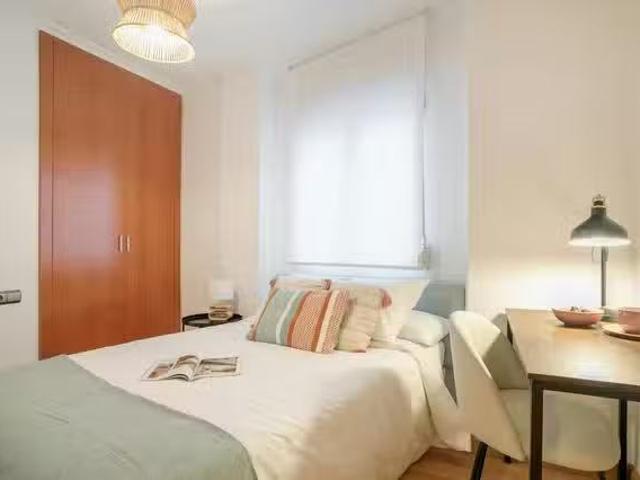 Habitación en Calle Valdés, Centre