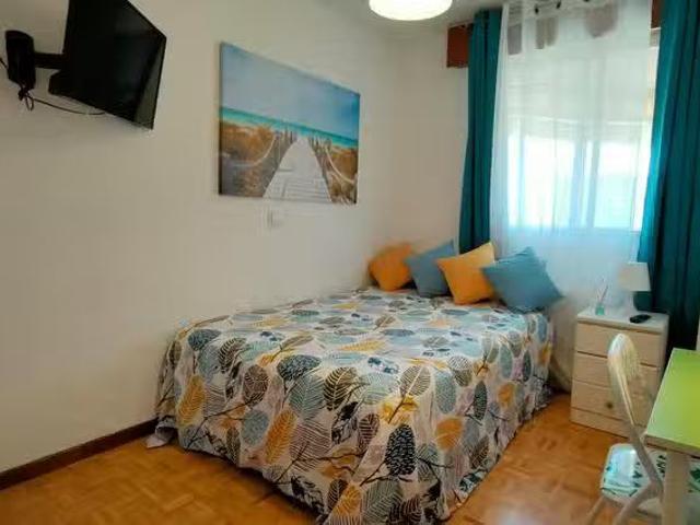 Habitación en Camino de la Esgaravita, Junta Municipal 5