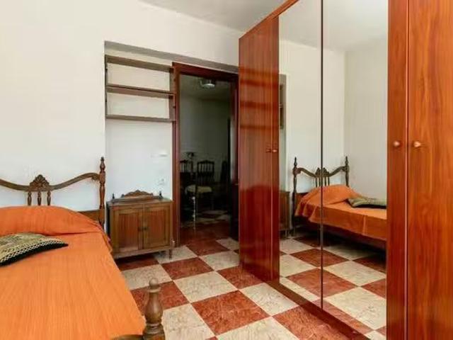 Habitación en Camino de Ronda, Figares