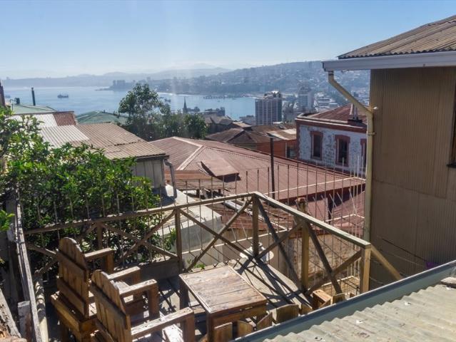 Habitación en casa compartida, con terraza y vista al mar!