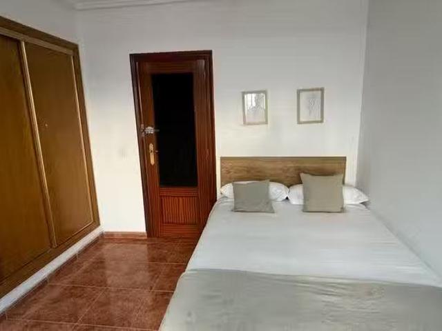 Habitación en Carrer Campoamor, l'Amistat