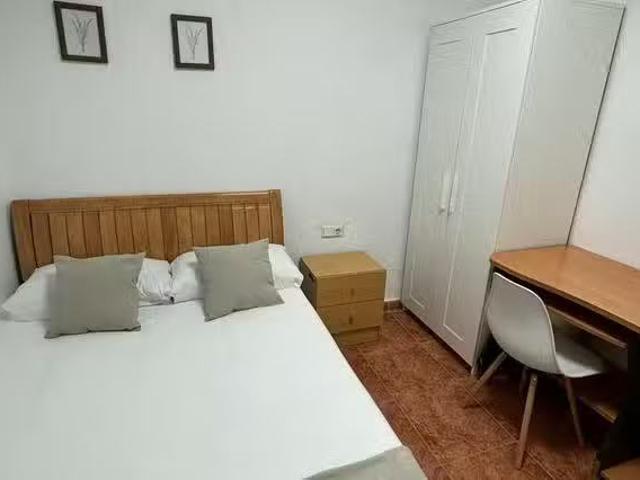 Habitación en Carrer Campoamor, l'Amistat