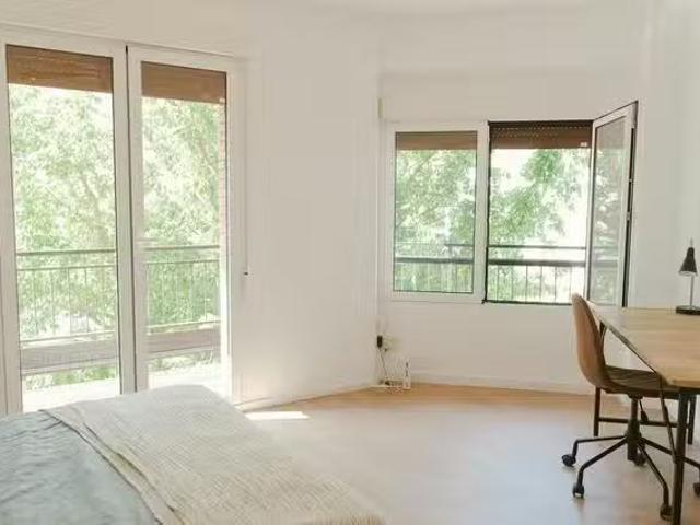 Habitación en Carrer Cadis, Russafa
