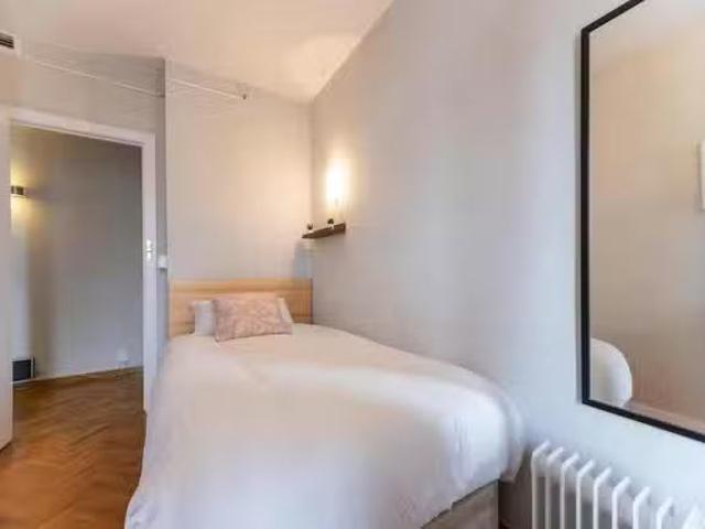 Habitación en Carrer Comte d'Altea, Gran Via