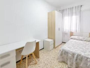 Habitación en Carrer Clemente Gonzalvez Valls, La Llotja