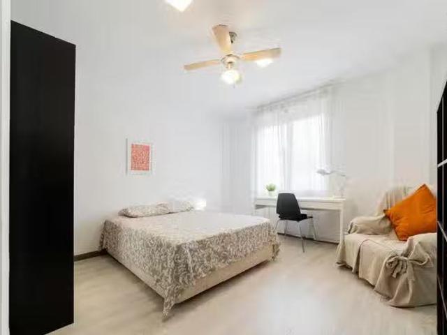 Habitación en Carrer d'Alberic, Arrancapins