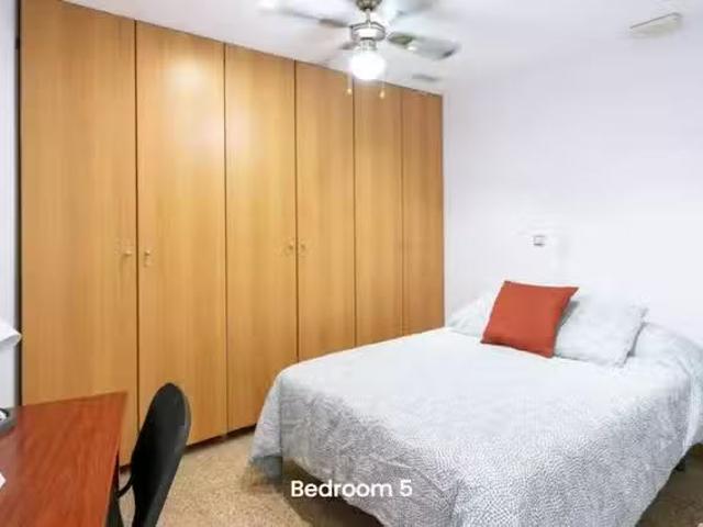 Habitación en Carrer de Troia, La Roqueta