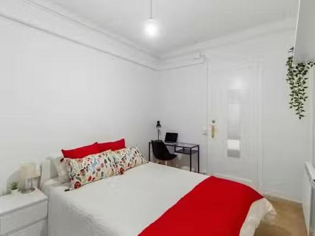 Habitación en Carrer de València, El Camp de l'Arpa del Clot