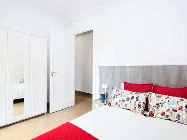 Habitación en Carrer de València, El Camp de l'Arpa del Clot