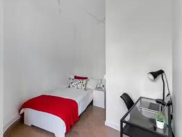 Habitación en Carrer de València, El Camp de l'Arpa del Clot