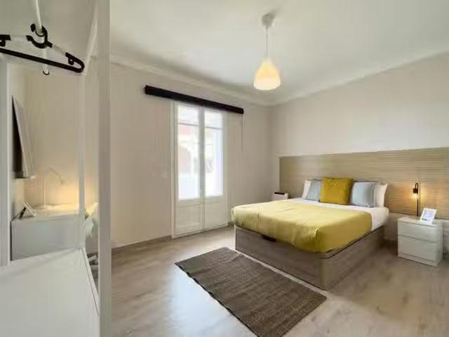 Habitación en Carrer de Verdi, La Salut