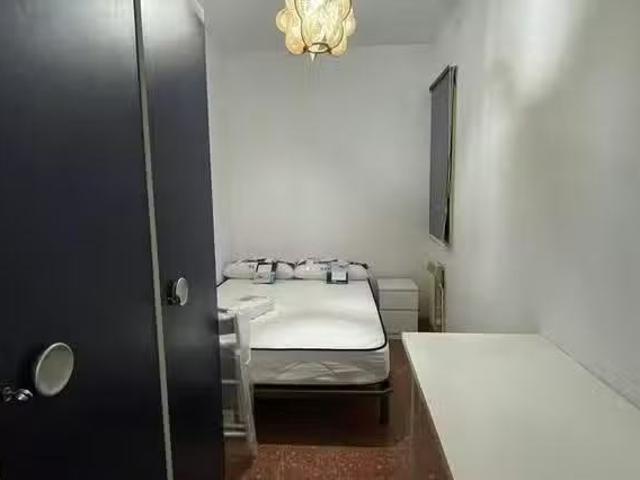 Habitación en Carrer de Berlín, Les Corts