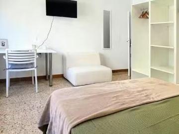 Habitación en Carrer de Bernat i Baldoví