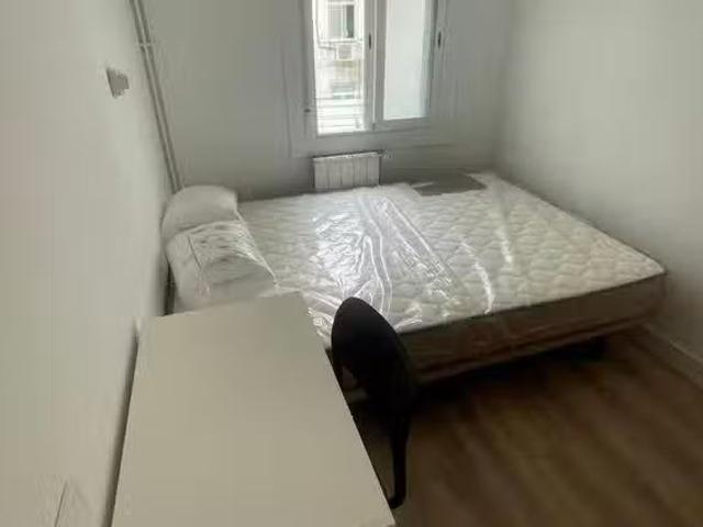 Habitación en Carrer de Bilbao, Provençals de Poblenou