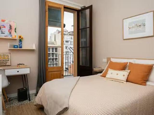 Habitación en Carrer de Calàbria, 123