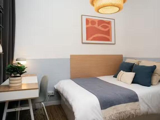 Habitación en Carrer de Calàbria, 125