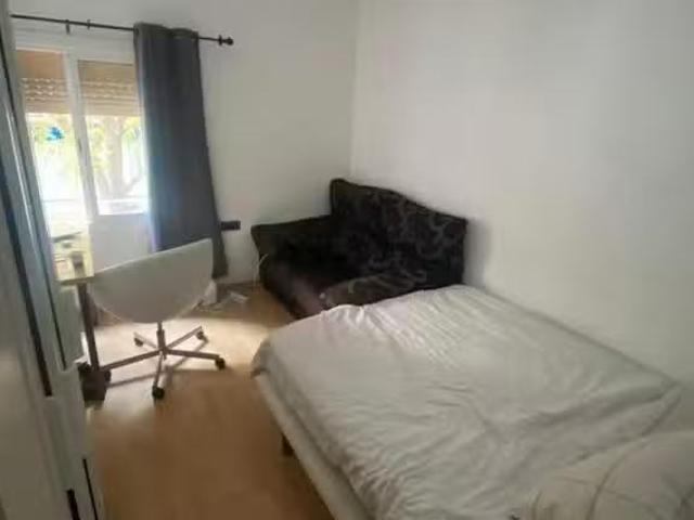 Habitación en Carrer de Castella, Provençals de Poblenou