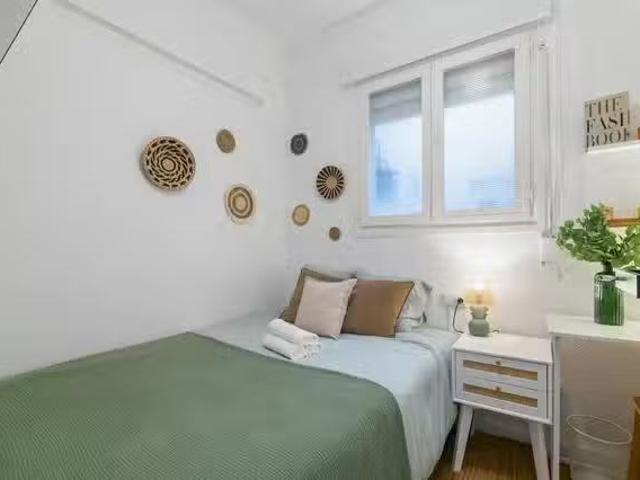 Habitación en Carrer de Còrsega, El Camp de l'Arpa del Clot