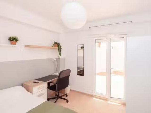 Habitación en Carrer de Julián Peña