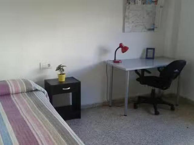 Habitación en Carrer de la Ciutat de Mula, Mestalla