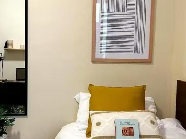 Habitación en Carrer de la Creu Coberta, Hostafrancs