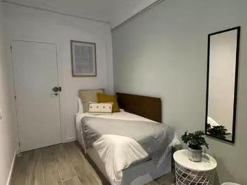 Habitación en Carrer de la Creu Coberta, Hostafrancs