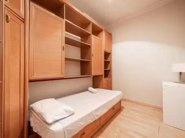 Habitación en Carrer de la Indústria
