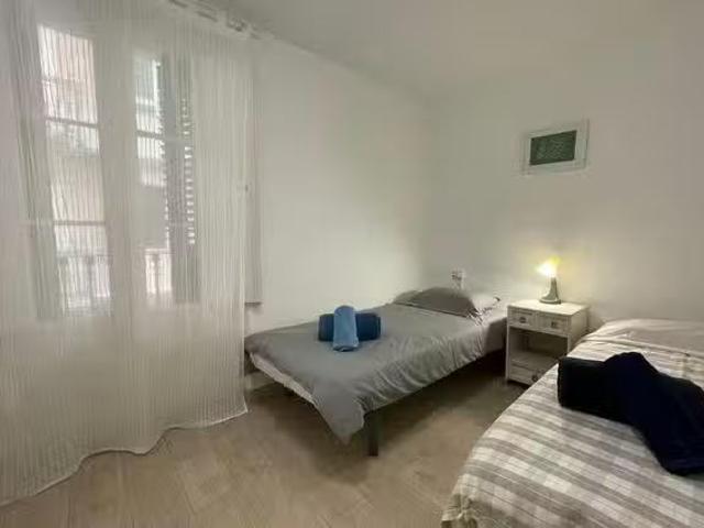 Habitación en Carrer de la Mare de Déu dels Desemparats, Gràcia