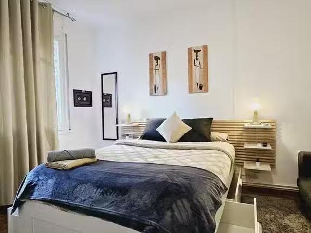 Habitación en Carrer de las Navas de Tolosa, Navas