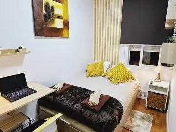 Habitación en Carrer de las Navas de Tolosa, Navas