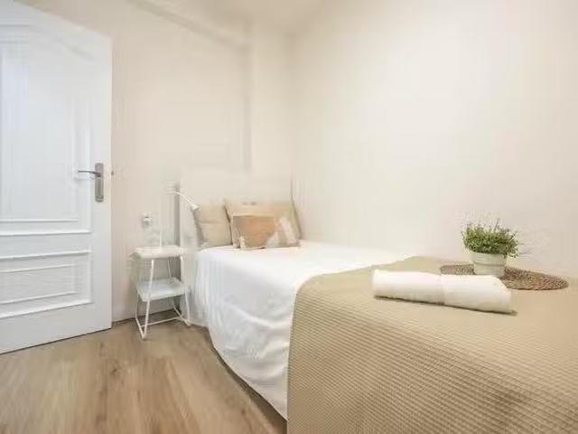 Habitación en Carrer de l'Escultor Josep Capuz, Quatre Carreres