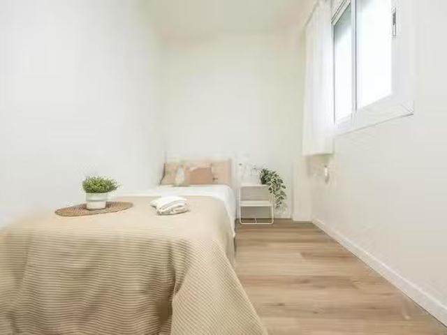Habitación en Carrer de l'Escultor Josep Capuz, Quatre Carreres