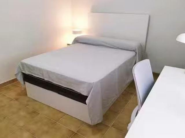 Habitación en Carrer de l'Olivereta, L'Olivereta