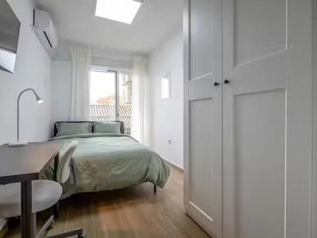 Habitación en Carrer de Planas, Quatre Carreres