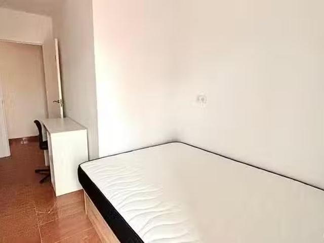 Habitación en Carrer de Sant Antoni Maria Claret, El Camp de l.