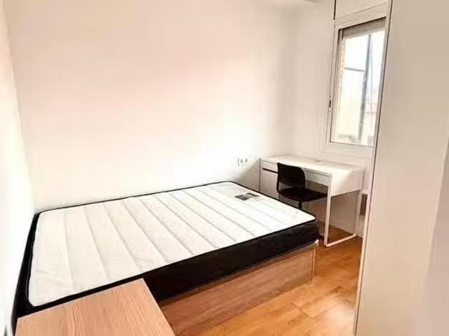 Habitación en Carrer de Sant Antoni Maria Claret, El Camp de l.