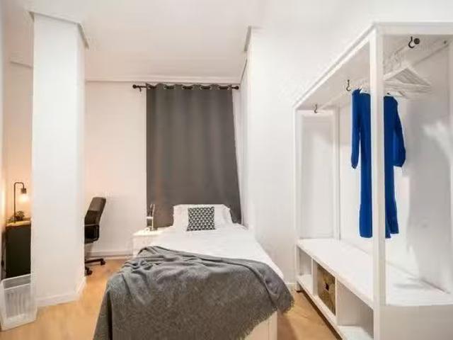 Habitación en Carrer de Sant Vicent Màrtir, Arrancapins