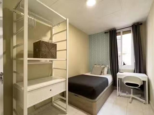 Habitación en Carrer de Salvà, El Poblesec