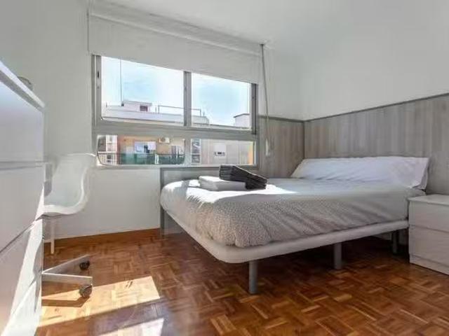 Habitación en Carrer de Sèneca, L'Amistat