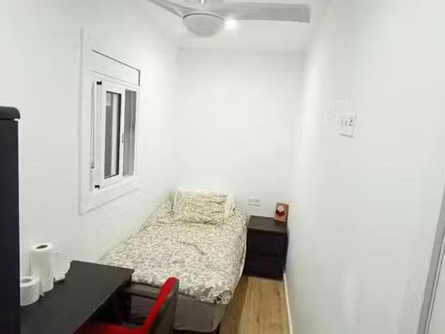 Habitación en Carrer del Doctor Jaume Ferran i Clua