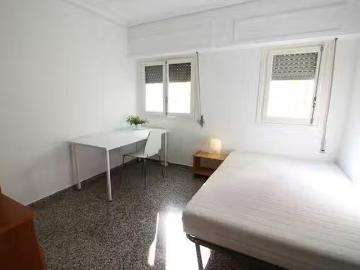 Habitación en Carrer del Doctor Vicente Pallarés, Algirós