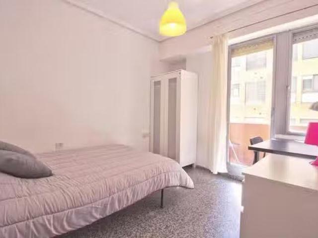Habitación en Carrer del Doctor Vicente Pallarés, Algirós