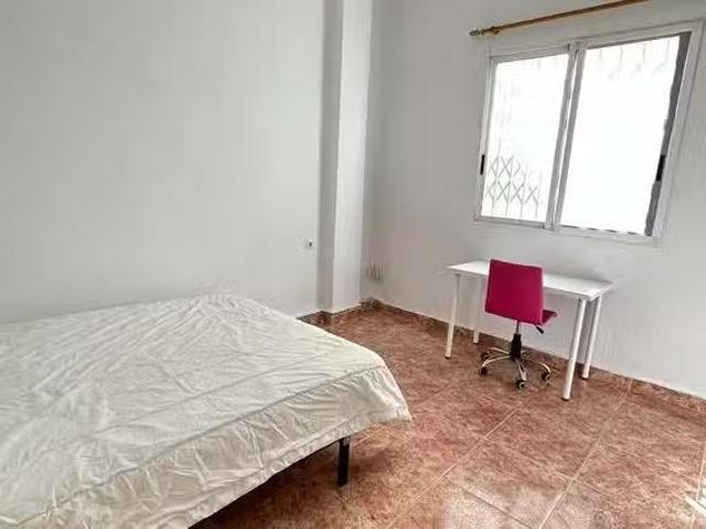 Habitación en Carrer del Mestre Alberto Luz